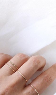 Hang tight - our solid gold Twist Ring is coming soon. WOMEN'S ACCESSORIES http://amzn.to/2kZf4gO Minimal Inspiration, Gold Rings Simple, Zierlicher Ring, Beauty Lifestyle, Diy Schmuck, Simple Jewelry, Dainty Jewelry, Jewelry Diy, Minimalist Jewelry