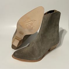 New Without Box Retail Price : $168 Women’s Free People Frontier Chelsea Boot A Pointed Toe And Stacked Heel Kick Up The Western Style Of This Leather Chelsea Boot. Color : Washed Taupe Women’s Size : Us 9 Eur 39 & Us 11 Eur 41 2" Heel 6" Shaft Suede Upper And Leather Lining/Synthetic Sole Guaranteed 100% Authentic Please Refer To Pictures For Condition Western Women, Free People Shoes, Leather Chelsea Boots, Chelsea Boot, Western Style, Stacked Heel, Western Fashion, Bootie, Chelsea Boots