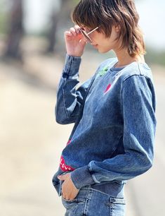 Birds of a Feather flock together, in this gorgeous music-fest inspired classic denim sweatshirt with vintage hi-low wash effect. Below The Knee Skirt, Below The Knee Dresses, Denim Corset Top, Sleeveless Denim Dress, Denim Sweatshirt, Denim Vests, Denim Corset, Birds Of A Feather, Denim Overall Dress