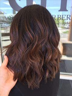 Balayage Hair Brown Medium Length, Dark Brown Lob Round Face, Hair Color Ideas For Brunettes Shoulder, Midi Brunette Hair, Long Hair Baylage Brunettes, Dark Hair Lob Straight, Brunette Hair With Red Lowlights, Honey Caramel Balayage On Dark Hair Short, Copper Low Lights For Brown Hair