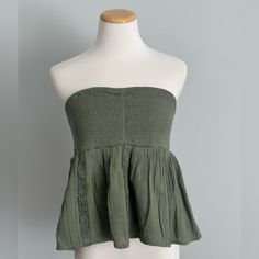 American Eagle Peplum Tube Top - Size M - Lace Detailing - Peplum Style - Stretchy Material - Brand New W/ Tags Green Casual Peplum Top For Spring, Casual Green Peplum Top For Spring, Casual Fitted Peplum Top For The Beach, Green Strapless Top For Day Out, Green Strapless Tops For Vacation, Casual Green Strapless Top, Green Fitted Cotton Smocked Top, Fitted Green Cotton Smocked Top, Green Cotton Top With Smocked Bodice