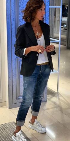 25 ELEGANT OUTFITS WITH JEANS TO WEAR NOW FOR WOMEN OVER 50 - valemoods Work Appropriate Jeans Outfit, Casual Day To Night Outfit, Early Spring Outfits Casual Late Winter, Summer Casual Work Outfits For Women, Spring Outfits With Jeans, Cute Work Clothes, Stylish Seniors, Job Outfits