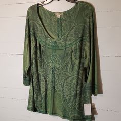 Comfy Poly/Rayon Blend. Cute 3/4 Sleeve Tunic With A Paisley Print And A Little Sparkle. Small Pleats In Front For A Flattering Fit. 2x. Bust 21", Length 28". New With Tags. Gauze Tunic, Cowl Neck Tunic, Tunic Pattern, Linen Tunic, Black Tunic, Floral Tunic, Knit Tunic, Street Outfit, Tunic Shirt