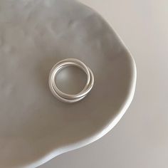 Material: Metal Style: Sweet and Cool Style Minimalist White Open Couple Rings, Everyday White Midi Rings, Simple White Open Midi Rings, Retro Rings, Ring Plate, Retro Ring, Ringe Gold, Niche Design, Ring Metal