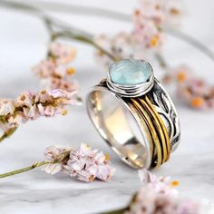 Spinner ring with raw Aquamarine gemstone. Inspired by nature leaves design. Made of solid sterling silver. - By Boho Magic Moonstone Ring Sterling Silver, Chocker Necklace, Boho Choker, Nature Ring, Rose Quartz Ring, Bohemian Necklace, Spinner Ring, Men's Jewelry Rings, Aquamarine Rings