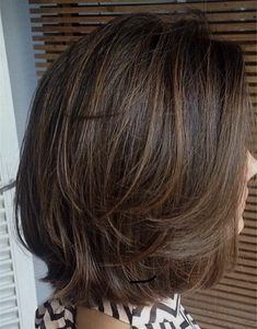 Hairdo Ideas, Medium Short Haircuts, Layered Bob Hairstyles, Short Layered, Short Layered Haircuts, Haircuts For Fine Hair, Short Hair With Layers, Beautiful Style, Medium Hair Cuts