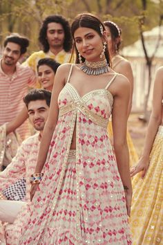 Abhinav Mishra, The Drifters, Nikkah Dress, The Royals, Traditional Indian Outfits, Indian Gowns Dresses, Ghagra Choli, Indian Gowns, Indian Bridal Outfits