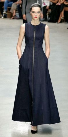 Denim Dress Fall, Linen Style Fashion, Fashion Inspiration Design, Fashion Mistakes, Fashion Design Clothes, Dressy Casual, Fall 2024, Carolina Herrera, Dress Fabric