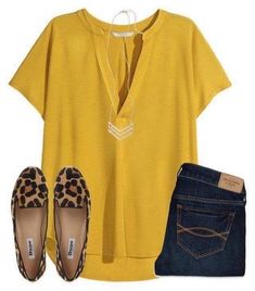 Animal Print Jeans, Leopard Loafers, Leopard Print Shoes, Print Jeans, Yellow Shirt, Print Shoes, Casual Work Outfits, Looks Chic, Work Fashion