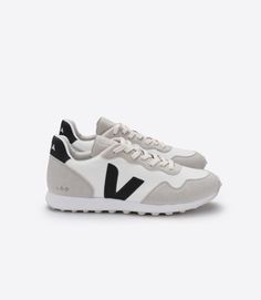 Neutral Sneakers, Toxic Clothing, Vegan Heels, Vintage Inspired Shoes, Vegan Sneakers, Fantasy Wardrobe, Veja Sneakers, Stunning Shoes, Vegan Shoes