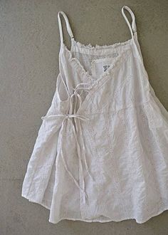 Look 80s, Skandinavian Fashion, Sleeveless Shirts, Vestidos Vintage, Mode Inspo, White Top, Look Fashion, Diy Clothes, Aesthetic Clothes