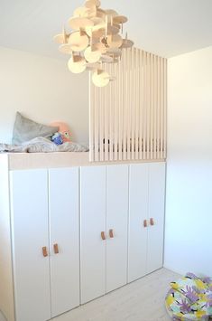 (ad) Gorgeous Bedroom Makeover on A Budget | small Bedroom ... Loft Bed Plans, Small Room Design Bedroom, Dekorasi Kamar Tidur, Kids Room Inspiration, Kids Interior Room, Box Bed, Tiny Bedroom