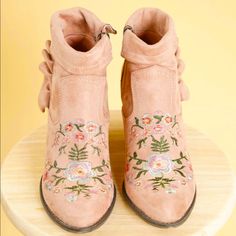 Nib Dixie Embroidered Floral Blush Ankle Boot! 5.5 2” Sturdy Heel Microsuede Inside Zip Closure Moccasin Ankle Boots, Rider Girl, Embroidered Heels, Brown Suede Ankle Boots, Floral Boots, Fantasy Wardrobe, Grey Booties, Suede High Heels, Womens Combat Boots