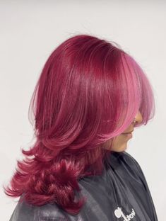 Magenta And Light Pink Hair, Dark And Bright Red Hair, Red Into Pink Hair, Pink Hair Different Shades, Hot Pink Hair With Money Piece, Bright Red Hair With Pink Highlights, Pink And Dark Pink Hair, Light Cherry Red Hair Color, Burgundy With Pink Highlights