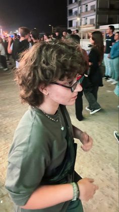 Haircut Aesthetic, Grunge Summer Outfits, Mullet Hair, Grunge Summer, Curly Hair Care Routine, Inspo Fits, Androgynous Outfits, Haircut Style, Curly Hair Care