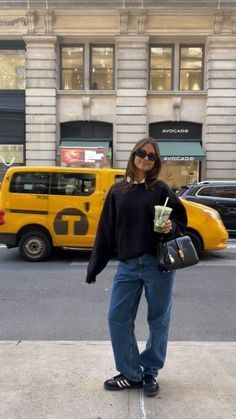 Fall New York Style, Emelie Lindmark Style, Fall 2023 Streetwear, Fall Winter Outfits 2023, Style Black Sambas, Casual Gen Z Outfits, That Girl Style, Fall 23 Outfits, Fall Fashion Outfits 2023