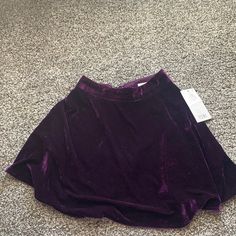 Never Worn! Purple Velvet Flowy Mini Skirt. Velvet Purple Velvet Skirt, Flowy Mini Skirt, Velvet Mini Skirt, Flare Top, Purple Skirt, Velvet Skirt, Suede Skirt, Purple Velvet, Summer Skirts