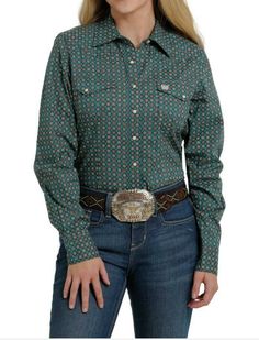 Show off your style in this ladies western shirt from Cinch. The cream marble pearl snap front and snap pockets give this teal multi print shirt an extra pop. The Cinch logo is embroidered on the pocket in a matching pearl thread. 100% Cotton Ladies Western Shirts, Comfort Show, The Cinch, Cream Marble, Riding Shirts, Ranch Wear, Western Store, Jeans Outfits, Button Up Long Sleeve