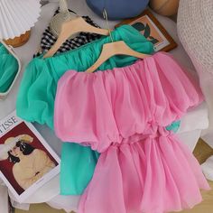 Off shoulder blouse, new style, quality fashion, bubble sleeves, super fairy chiffon shirtMaterial:tulleFeatures:fairyColor:white,black,yellow,green,pinkSize(cm):free 1inch=2.54cmbust:80+,sleeve:22,length:57Note:Due to different measurement methods,there will be 1-3 error(unite:cm), please understand.&ltp&gtPlease check the size carefully when you choose items,thank you.</p>&ltbr/> Summer Party Top With Lantern Sleeves, Summer Party Tops With Lantern Sleeves, Summer Party Lantern Sleeve Top, Spring Chiffon Tops With Lantern Sleeves, Chiffon Tops With Lantern Sleeves For Spring, Chiffon Lantern Sleeve Tops For Spring, Spring Chiffon Lantern Sleeve Tops, Off-shoulder Chiffon Blouse, Green Balloon Sleeve Blouse For Summer