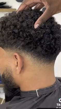 Curls Hairstyles Men Black, Different Taper Haircuts, 0.5 Fade Haircut Men, Taper Fade Styles, Curly Fades For Men, Drop Fade Haircut Curly Hair, Haircuts For Curly Hair Men Black, Mixed Race Hairstyles Men, Black Men’s Fade Haircut