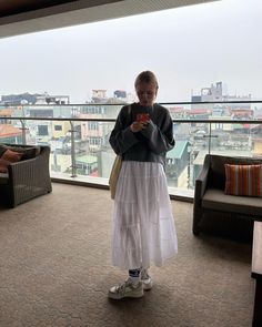 Copenhagen Outfit Aesthetic, Maxi Skirt And Sweatshirt, White Sneakers Skirt Outfit, White Skirt Maxi Outfit, Long Skirt Crewneck Outfit, Maxi White Dress Outfit, Sweatshirt Long Skirt Outfits, Sweatshirt With Long Skirt, White Maxi Skirt Outfit Spring