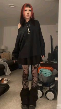 Different Outfit Ideas For Women, Grunge Sixth Form Outfits, Oversize Grunge Outfit, Goth Button Up Shirt Outfit, Grunge Chill Outfits, Style Inspo Grunge, Fall Outfits Y2k Grunge, Outfits With Dark Red Hair, Good Will Outfits