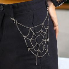 Spiderweb Cat head silver pants chain for baby witch fashion spooky gothic century vibes festival concert outfit idea Spider Making Web, Chain Spider Web, Spider Web Costume Women Diy, Streetwear Fashion Accessories, Spider Web Jewelry, Spider Web Pants, Diy Halloween Accessories, Spider Web Fashion, Spider Web Chain