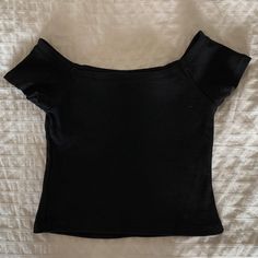 One Size Fits All Never Worn! Black Fitted Crop Top For Summer, Fitted Black Crop Top For Summer, Black Fitted Crop Top Casual Style, Black Fitted Summer Top, Black Fitted Top For Summer, Trendy Fitted Black Crop Top, Trendy Black Fitted Top, Black Cotton Top For Night Out, Black Fitted Basic Crop Top