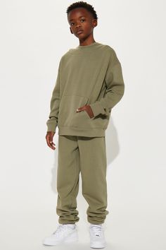 Available In Olive. Fleece Jogger Side Pockets Elastic Waistband Foe Drawstring Daddy & Me Takedown Of " Tyson Heavyweight Sweat Jogger" Pair With "Mini Tyson Oversized Hoodie" XS =(4/5) S= (6/7) M= (8/10) L =(12/14) XL= (16/18) Model Wears Size M 80% Cotton, 20% Polyester Imported | Mini Tyson Oversized Jogger Pant in Olive Green size Medium by Fashion Nova Olive Green Cargo Joggers Outfit, Olive Green Joggers Outfits Men, Comfortable Green Relaxed Fit Joggers, Green Outdoor Joggers With Side Pockets, Green Joggers With Side Pockets, Sweat Joggers, Boys Bottoms, Fleece Joggers, Kids Pants