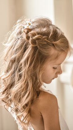 Flowergirls Hairstyle Short Hair, Flowergirls Hairstyle Half Up, Wedding Hair For Girls Kids, Toddler Girl Wedding Hair, Easy Flower Girl Hair, Girls Formal Hairstyles Kids