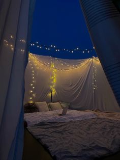 Trampoline trampoline aesthetic trampoline sleepovers aesthetic aesthetic sleepover trampolina summer list summer ideas #trampoline Sleepover Fort, Summer Aesthetic Night, Trampoline Sleepover, Sleepover Room, Birthday Sleepover Ideas, Teen Sleepover, Dream Dates, Sleepover Birthday Parties, Girl Sleepover