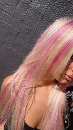 pink chunky streakd y2k 2000s mermaid hair Streaks In Blonde Hair, Pink Streaks In Blonde Hair, British Accent, Mermaid Hair, Strawberry Blonde, Y2k 2000s, Dyed Hair, Cute Hairstyles