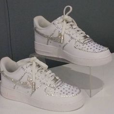 Feel the sparkle of success with our Rhinestones Lines Custom Air Force 1 x Wedding Sneaker. Step out of the ordinary and ignite your fashion sense with vibrant sparkle and pizzazz. With its eye-catching rhinestones lines, these custom sneakers will take your style to the next level. Ready, set, shine! 🔥 100% genuine, Brand New.👟 Custom sneakers.💫 Every pair is hand-made to order.✨ Best quality waterproof and scratch-proof paints used.✨ 1000+ satisfied customers across various platforms. 🌎Fr 00s Mode, Bedazzled Shoes, Nike Fashion Shoes, Preppy Shoes, Pretty Shoes Sneakers, All Nike Shoes, Custom Air Force 1, Cute Nike Shoes, Cute Sneakers