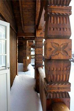 Norwegian carving on cabin at Filefjell Mountain, Norway Norwegian Home, Norwegian Architecture, Norwegian Heritage, Viking House, Norwegian Style, Norwegian Wood, Wooden Design, Wood Carvings