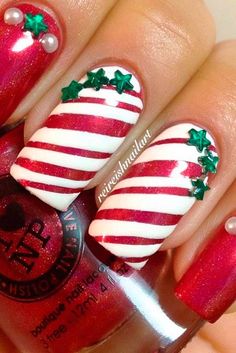 Best DIY Star Holiday Nails ★ See more: http://glaminati.com/best-diy-star-holiday-nails/ Nail Art Noel, Holiday Nails Christmas, January Nails, Red And White Christmas, Holiday Nail Designs