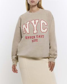 NYC front print. Crew neckline. Long sleeves Nyc Upper East Side, Graphic Print Sweatshirt, Print Sweatshirt, 로고 디자인, Crew Neckline, River Island, Graphic Prints, Lounge Wear