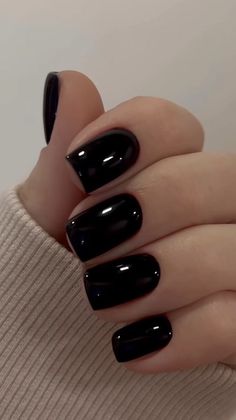 Short Nail Designs Dark Colors, Short Black Nails Acrylic, Short Black Nail Ideas, Black Acrylic Nails Short, Short Square Black Nails, Black Short Acrylic Nails, Black Short Nails, Short Black Nails, Black Nails Short