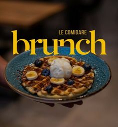 the cover of le comidare brunch, with waffles and bananas