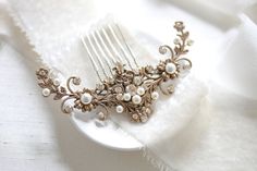 Antique gold Bridal hair comb with gold crystals and pearls - ASHLYN - Treasures by Agnes Hair Accesories Wedding, Jeweled Hair Comb, Vintage Hair Pieces, Vintage Hair Combs Wedding, Gold Hair Accessories Wedding, Vintage Hair Comb, Pearls Hair, Gold Bridal Hair Comb, Bridal Hair Combs Pearl