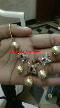 Mangalsutra Ideas, Ruby Necklace Designs, Simple Jewellery, Gold Jewelry Outfits, Gold Jewelry Simple Necklace, Gold Chain Design, Gold Necklace Indian Bridal Jewelry, Beaded Necklace Designs