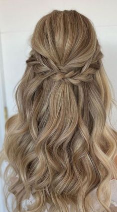 Grad Hairstyles, Loose Braid, Bridesmaid Hair Inspo, Curled Hairstyles For Medium Hair, Braid Twist, Cute Prom Hairstyles, Simple Prom Hair