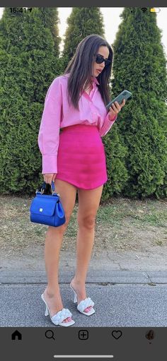 Hot Pink Skirt Outfit, Pink Mini Skirt Outfit, Hot Day Outfit, Pink Skirt Outfits, Hot Pink Skirt, Pink Mini Skirt, Couture Mode, Casual Day Outfits