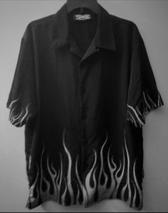 Flame Outfit, Diy Shirt Ideas, Flame Shirt, Custom Jeans Diy, Bleaching Clothes, Ropa Upcycling, Fire Clothes, Diy Pants, Painted Clothes Diy