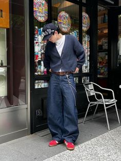 Blue Cardigan Outfit, Red Shoes Outfit, Blue Jean Outfits, Streetwear Fits, Outfits Hombre, Baggy Clothes, Street Fashion Men Streetwear, Guys Clothing Styles