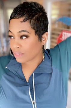 Natural Pixie Cut, Pixie Cut Curly, Hip Hair, Pixie Hair Cuts, Relaxed Hairstyles, Short Hair Designs, Finger Wave, Creamy Blonde