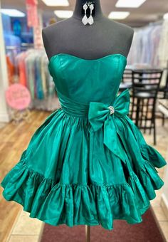 Green Mini Dress For Prom, Fit And Flare Ruffle Mini Dress For Prom, Knee-length Mini Dress For Homecoming Prom Season, Mini Dress With Ruffled Skirt For Prom, Fit And Flare Mini Dress With Ruffles For Prom, Knee-length Mini Dress For Homecoming And Prom Season, Green Mini Dress For Prom Season, Green Homecoming Mini Dress, Green Mini Dress For Homecoming