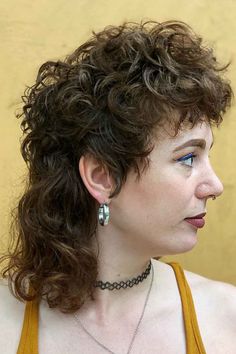 Mullets For Curly Hair, Curly Hair Mullets, Mullet Haircut Woman, Mullet Ideas, Mullet Curly, Curly Hair Mullet