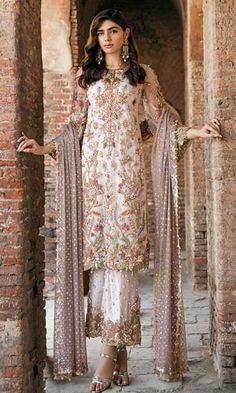 Bollywood Style Dress, Pakistani Party Wear Dresses, Wedding Outfits For Women, Pakistan Dress, Pakistani Formal Dresses, Nikkah Dress, Pakistani Party Wear, Pakistani Wedding Outfits, Pakistani Fashion Party Wear