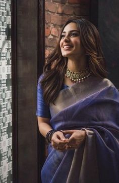 Suno Chanda, Hania Aamir, Sari Design, Indian Sari Dress, Iqra Aziz, Modern Saree, Indian Saree Blouse, Simple Sarees