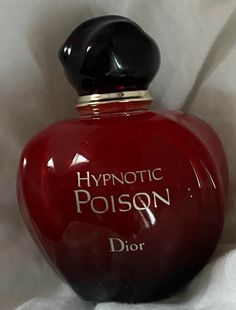 Perfume Dior, Stile Kendall Jenner, I See Red, Dior Perfume, Dark Feminine Aesthetic, Perfume Lover, Dark Feminine, Perfume Collection, Red Aesthetic